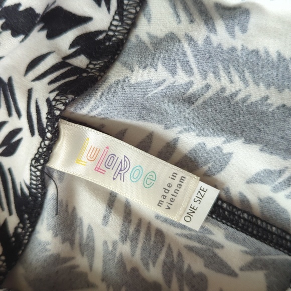 LuLaRoe leggings - Picture 2 of 4